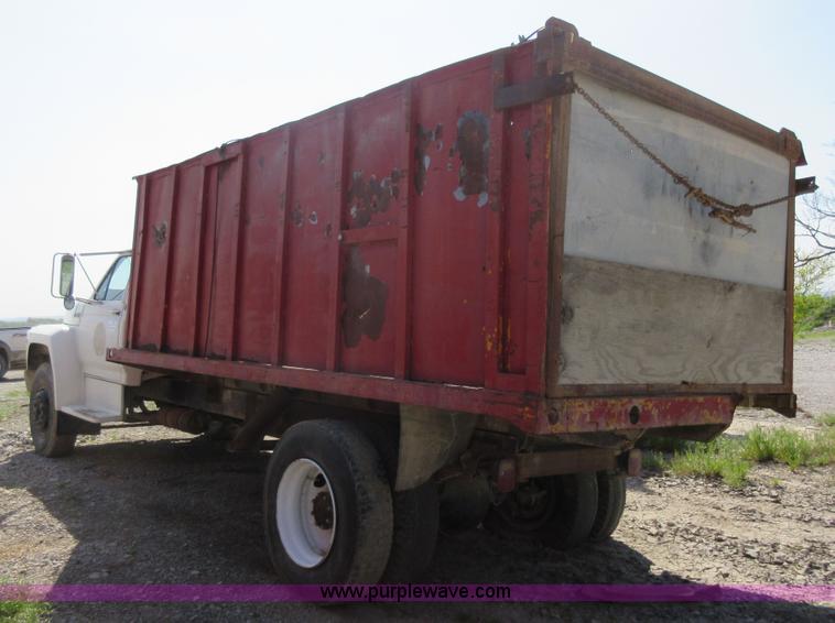 image for item I4604 1988 Ford F700 grain truck