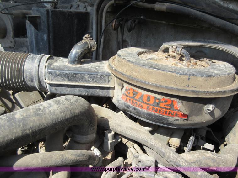 image for item I4604 1988 Ford F700 grain truck