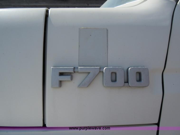 image for item I4604 1988 Ford F700 grain truck