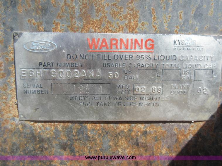 image for item I4604 1988 Ford F700 grain truck