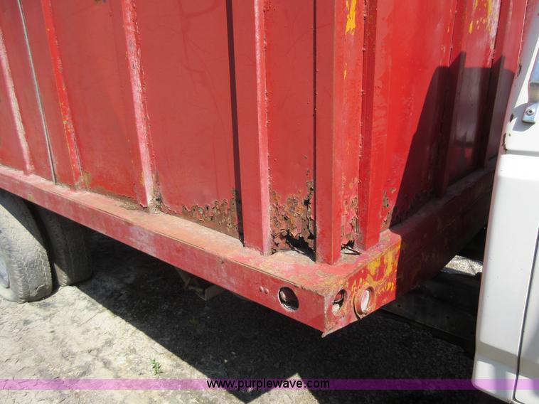 image for item I4604 1988 Ford F700 grain truck
