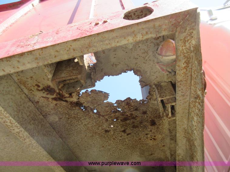 image for item I4604 1988 Ford F700 grain truck