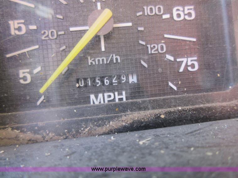 image for item I4604 1988 Ford F700 grain truck