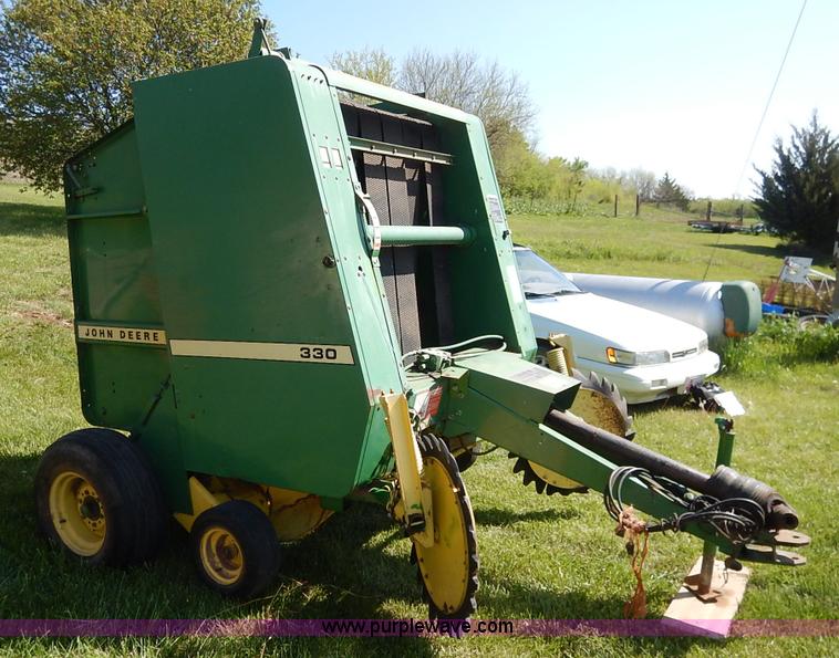 image for item J3944 John Deere 330 round baler