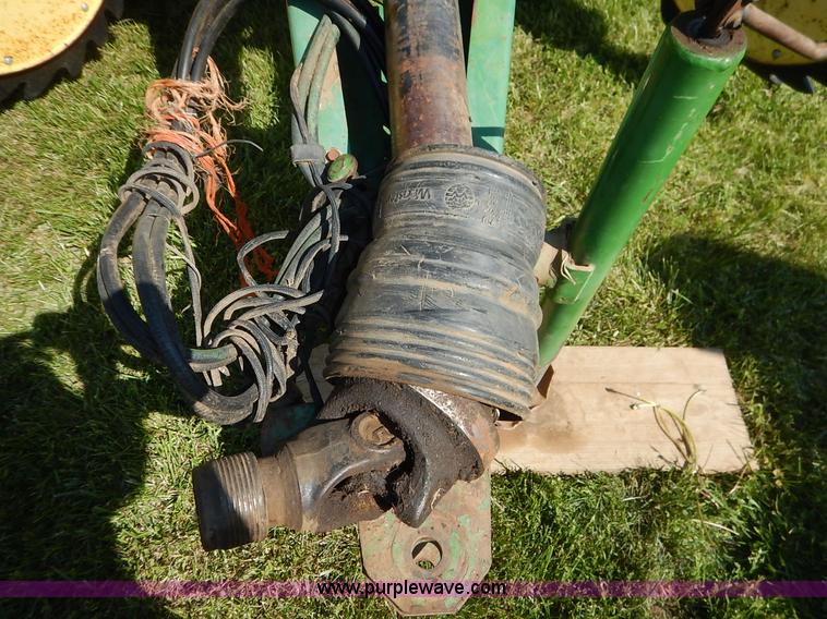 image for item J3944 John Deere 330 round baler