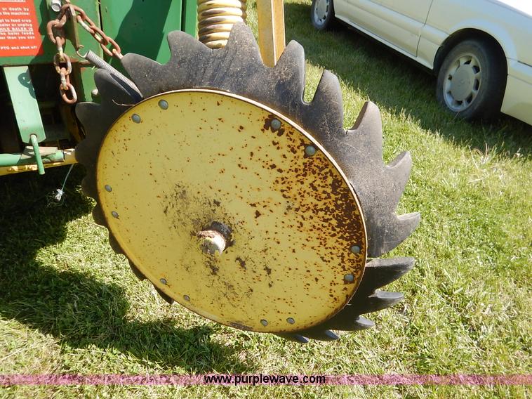 image for item J3944 John Deere 330 round baler