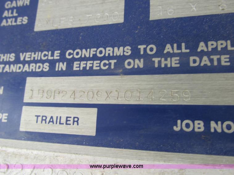 image for item K2101 1999 Barrett gooseneck livestock trailer