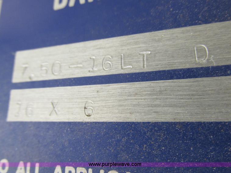 image for item K2101 1999 Barrett gooseneck livestock trailer