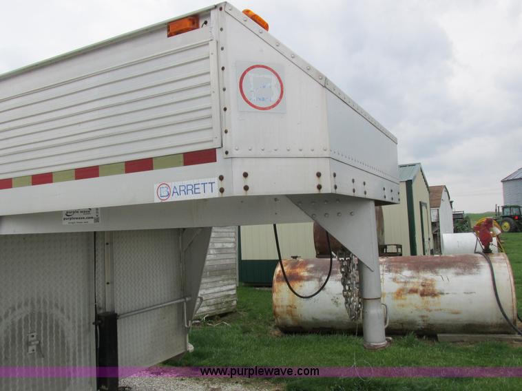 image for item K2101 1999 Barrett gooseneck livestock trailer