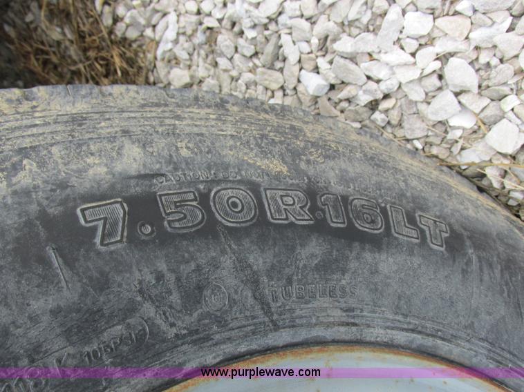 image for item K2101 1999 Barrett gooseneck livestock trailer