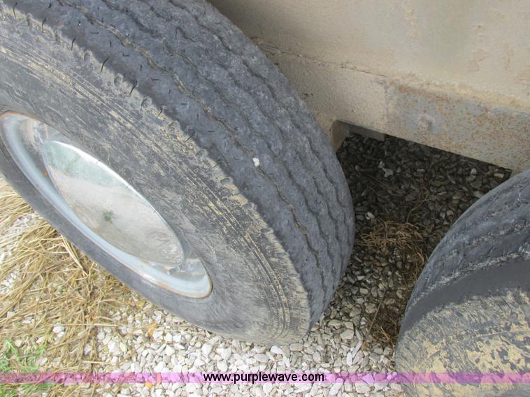 image for item K2101 1999 Barrett gooseneck livestock trailer