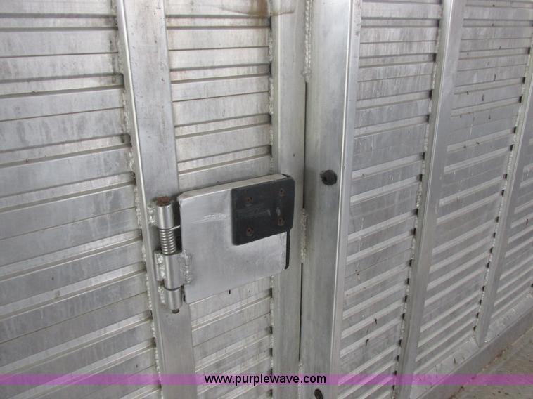 image for item K2101 1999 Barrett gooseneck livestock trailer