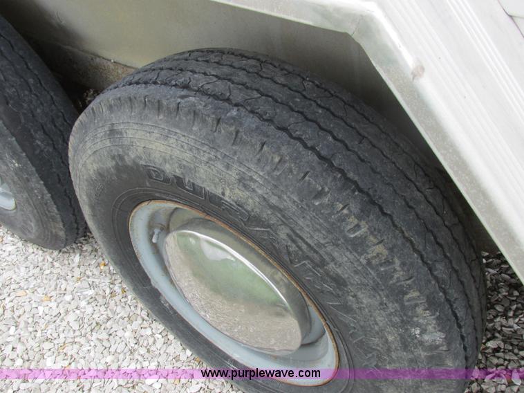 image for item K2101 1999 Barrett gooseneck livestock trailer