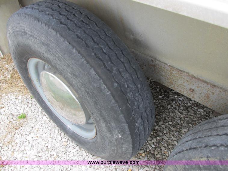 image for item K2101 1999 Barrett gooseneck livestock trailer