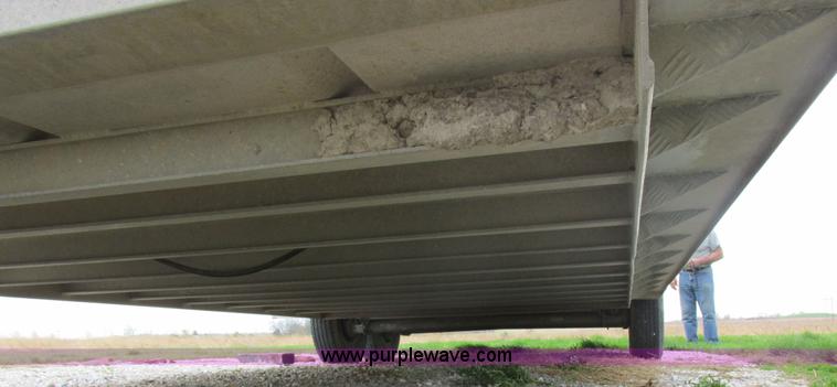 image for item K2101 1999 Barrett gooseneck livestock trailer