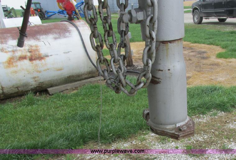 image for item K2101 1999 Barrett gooseneck livestock trailer