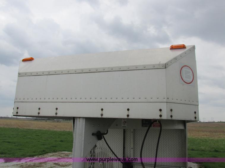 image for item K2101 1999 Barrett gooseneck livestock trailer