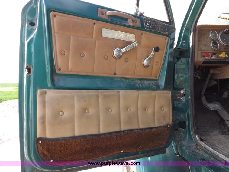 image for item K3044 1979 GMC Brigadier grain truck