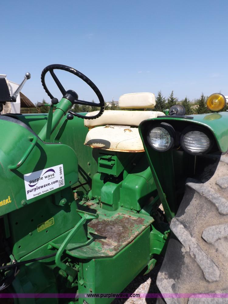 image for item K3880 John Deere 3020 tractor