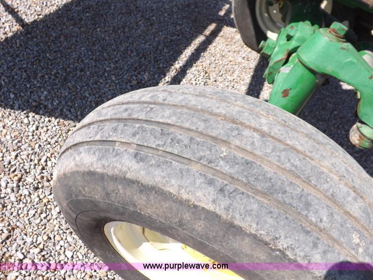 image for item K3880 John Deere 3020 tractor