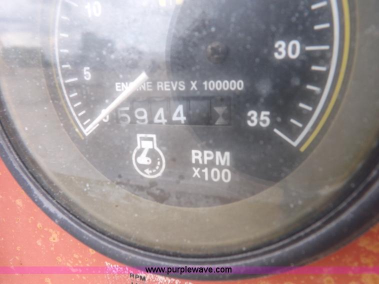 image for item K3914 International 605 C.I.D. V8 gas engine