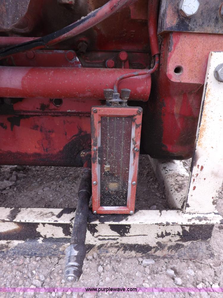 image for item K3914 International 605 C.I.D. V8 gas engine