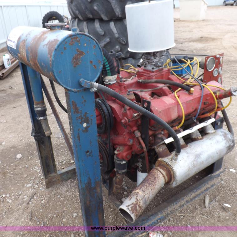 image for item K3915 International 605 C.I.D. V8 gas engine