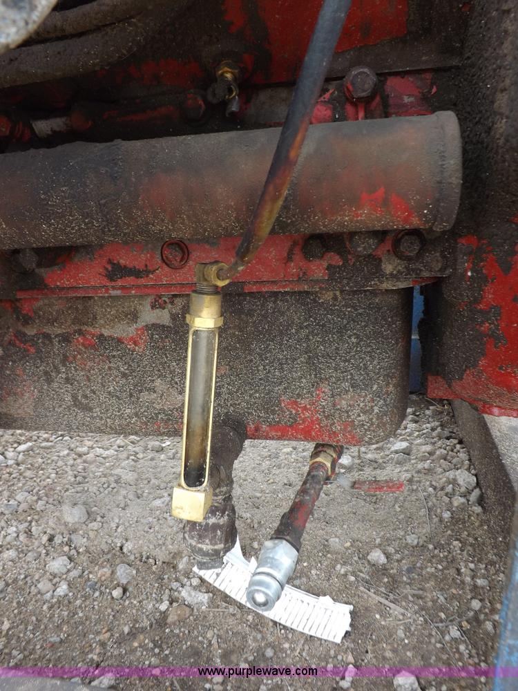 image for item K3915 International 605 C.I.D. V8 gas engine