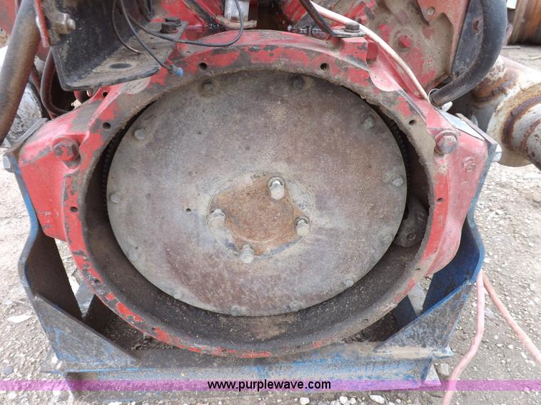 image for item K3915 International 605 C.I.D. V8 gas engine