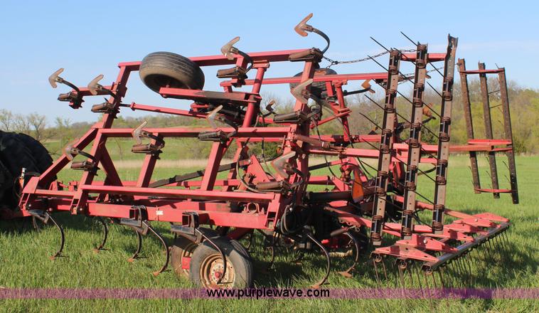 image for item K6799 Case IH 4800 field cultivator