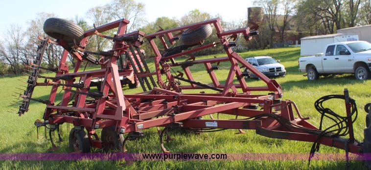 image for item K6799 Case IH 4800 field cultivator