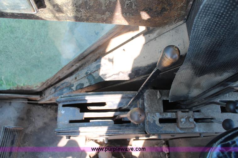 image for item K6801 1980 Allis Chalmers 7060 tractor