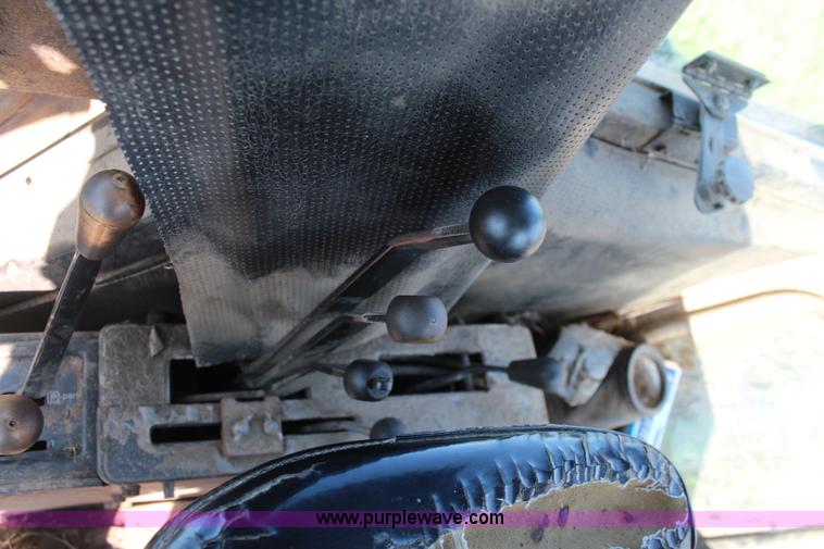 image for item K6801 1980 Allis Chalmers 7060 tractor