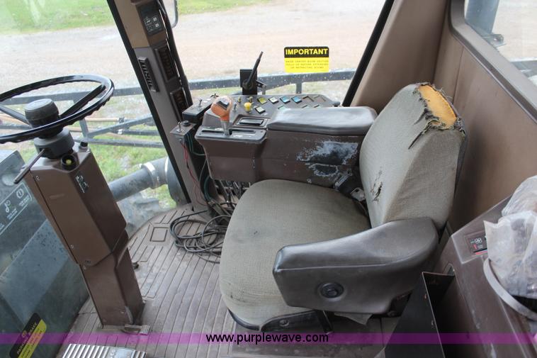 image for item K6948 1993 Ag-Chem RoGator 664 self-propelled sprayer