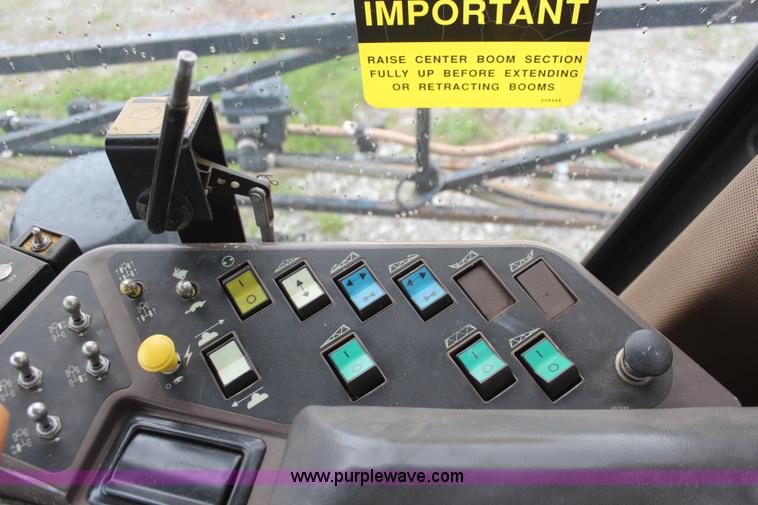 image for item K6948 1993 Ag-Chem RoGator 664 self-propelled sprayer