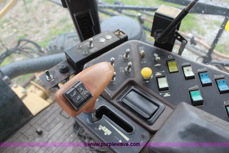 image for item K6948 1993 Ag-Chem RoGator 664 self-propelled sprayer