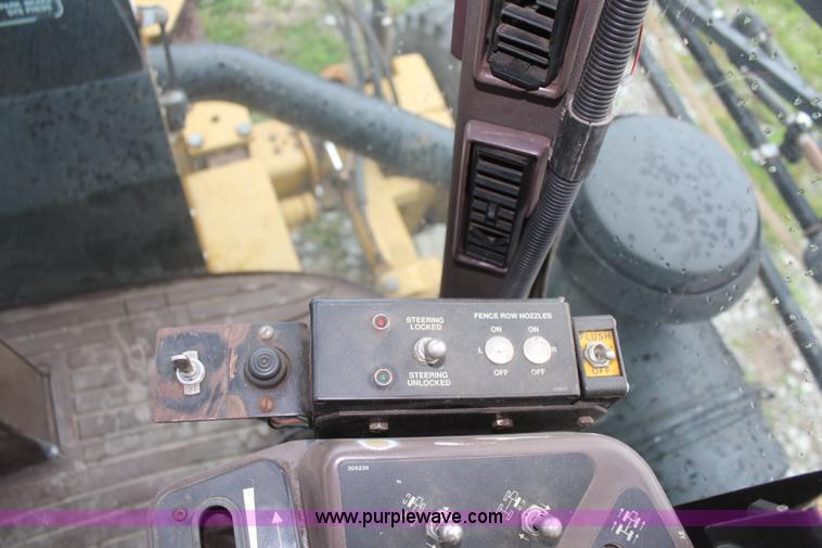 image for item K6948 1993 Ag-Chem RoGator 664 self-propelled sprayer