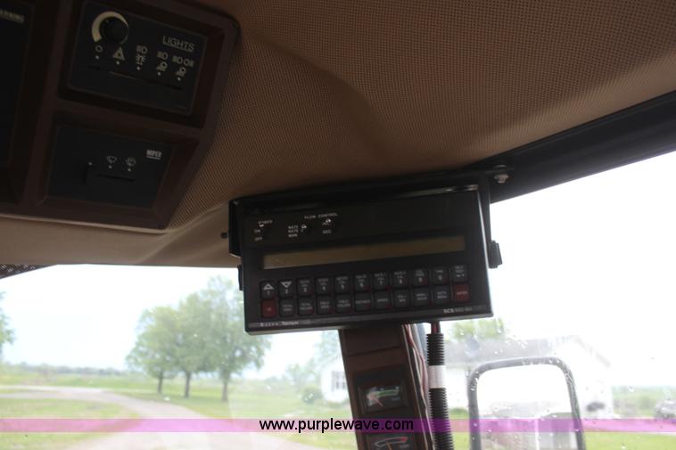 image for item K6948 1993 Ag-Chem RoGator 664 self-propelled sprayer