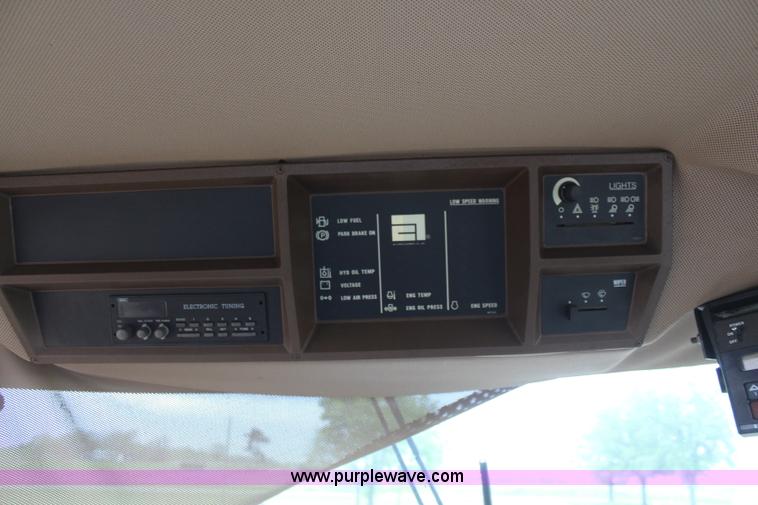 image for item K6948 1993 Ag-Chem RoGator 664 self-propelled sprayer