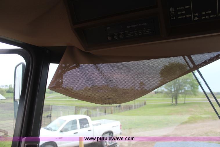 image for item K6948 1993 Ag-Chem RoGator 664 self-propelled sprayer