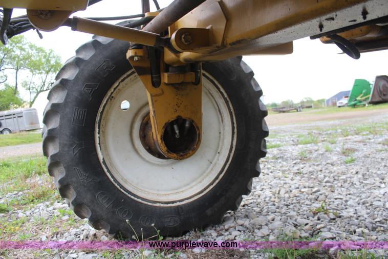 image for item K6948 1993 Ag-Chem RoGator 664 self-propelled sprayer