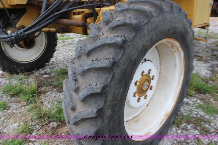 image for item K6948 1993 Ag-Chem RoGator 664 self-propelled sprayer