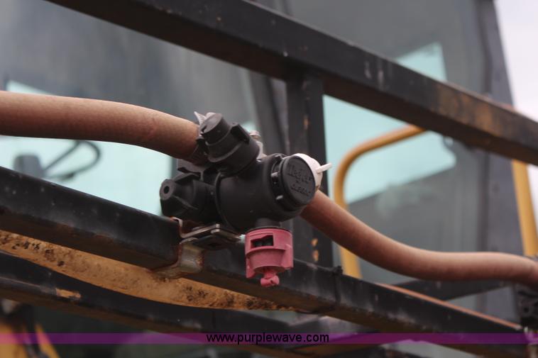 image for item K6948 1993 Ag-Chem RoGator 664 self-propelled sprayer