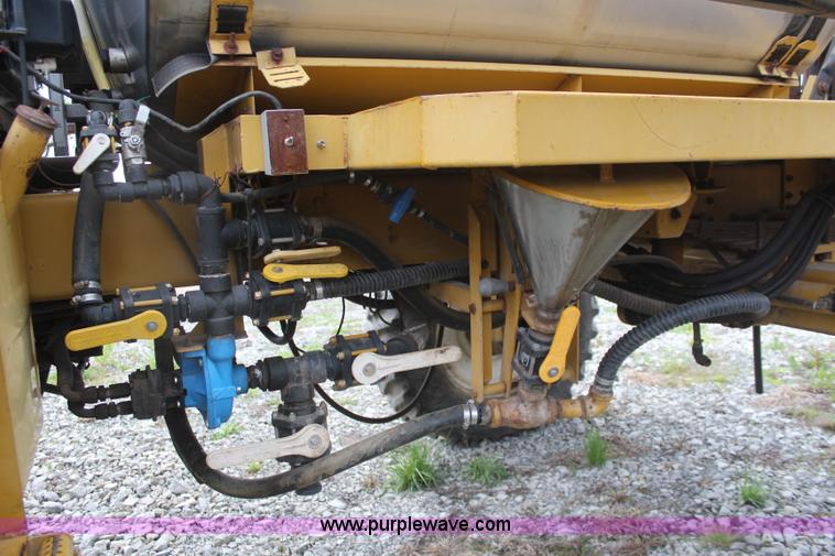 image for item K6948 1993 Ag-Chem RoGator 664 self-propelled sprayer