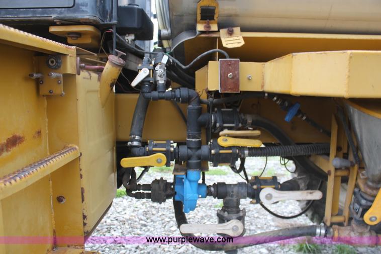 image for item K6948 1993 Ag-Chem RoGator 664 self-propelled sprayer