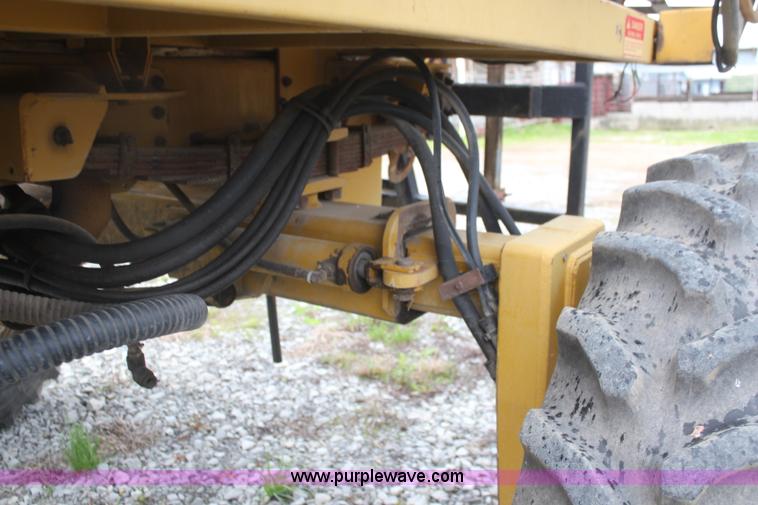 image for item K6948 1993 Ag-Chem RoGator 664 self-propelled sprayer