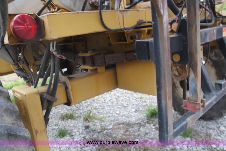 image for item K6948 1993 Ag-Chem RoGator 664 self-propelled sprayer