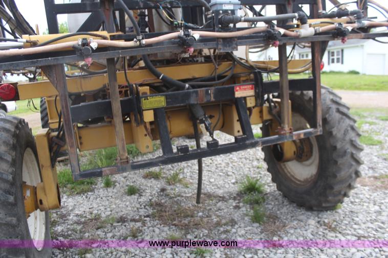 image for item K6948 1993 Ag-Chem RoGator 664 self-propelled sprayer