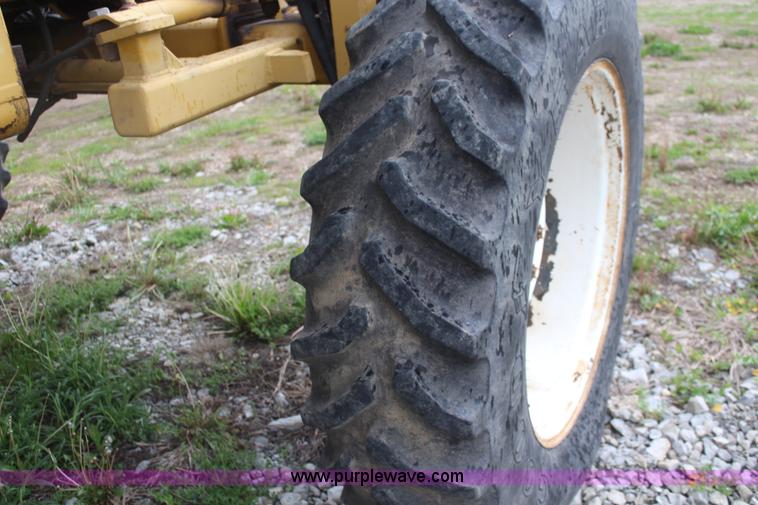 image for item K6948 1993 Ag-Chem RoGator 664 self-propelled sprayer