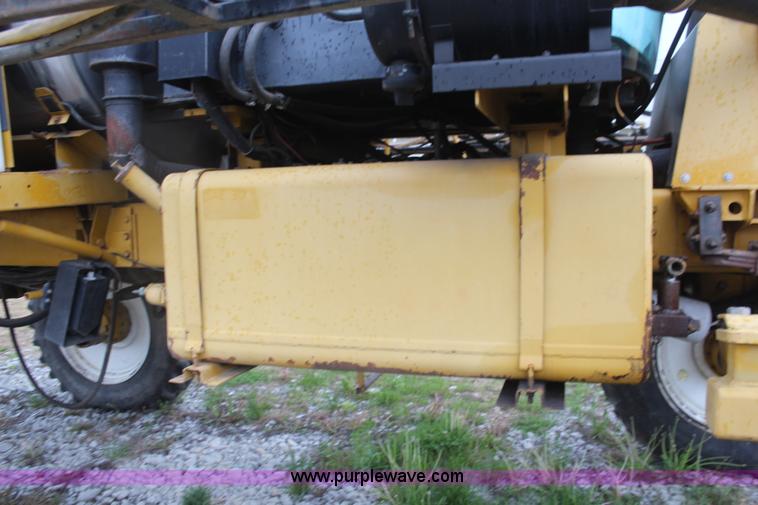 image for item K6948 1993 Ag-Chem RoGator 664 self-propelled sprayer
